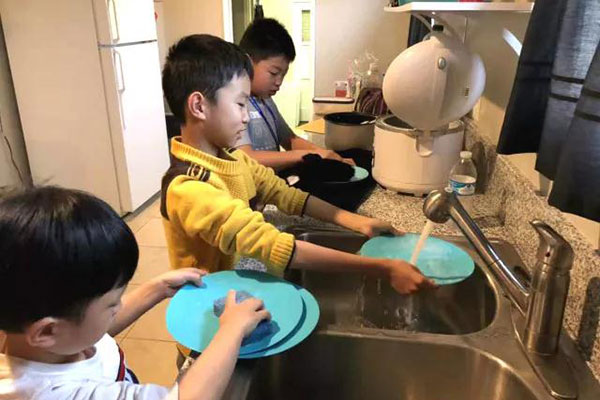寒假游学的队伍里身兼多职的老师们